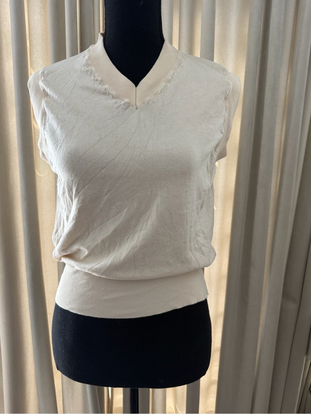 Zara Cream Sleeveless V-Neck Knit Top